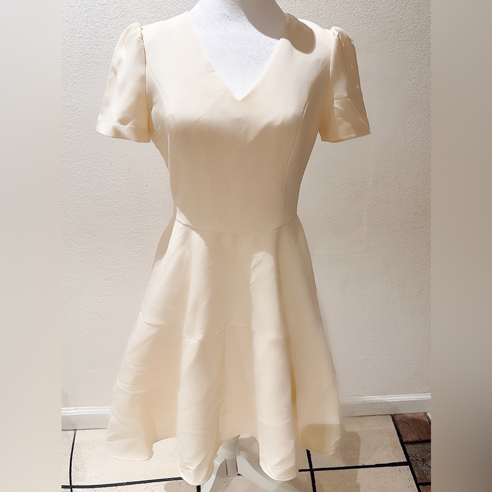 Gal Meets Glam “Kate” Dress Cream V-Neck Fit & Flare Puff Sleeve Size 6 NWT